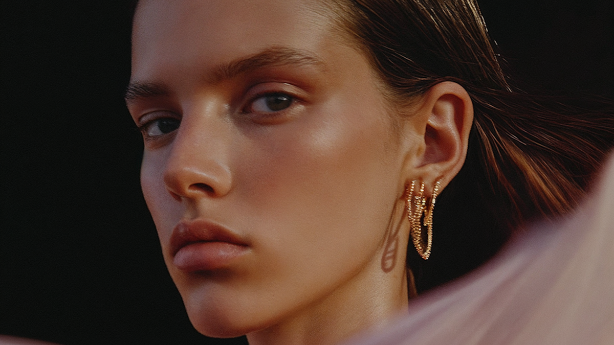 How to Mix Rings, Bracelets, and Necklaces with Ease